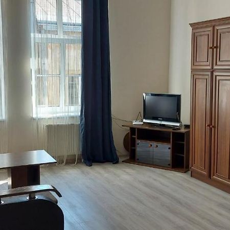 2 Bedroom Apartment On Tomashivskogo Street 7 Lviv Kültér fotó