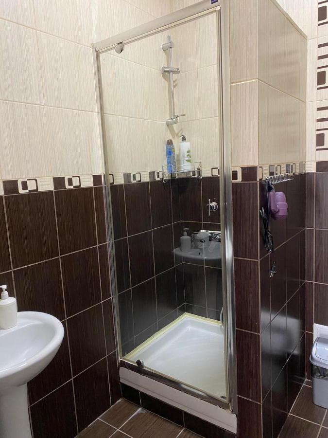 2 Bedroom Apartment On Tomashivskogo Street 7 Lviv Kültér fotó