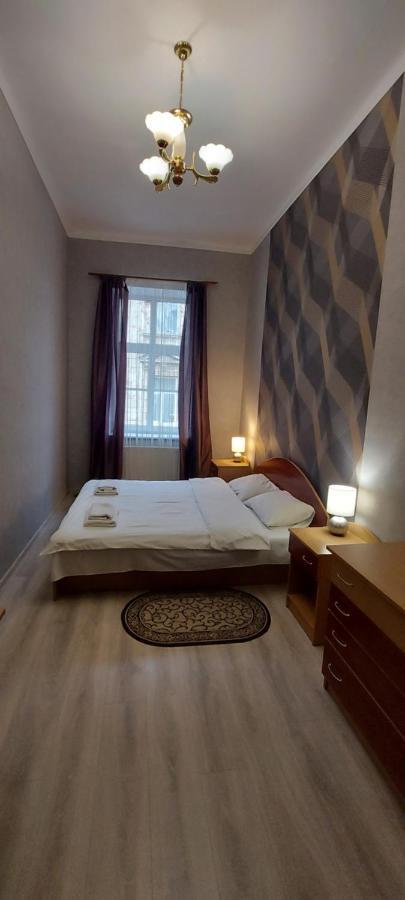 2 Bedroom Apartment On Tomashivskogo Street 7 Lviv Kültér fotó
